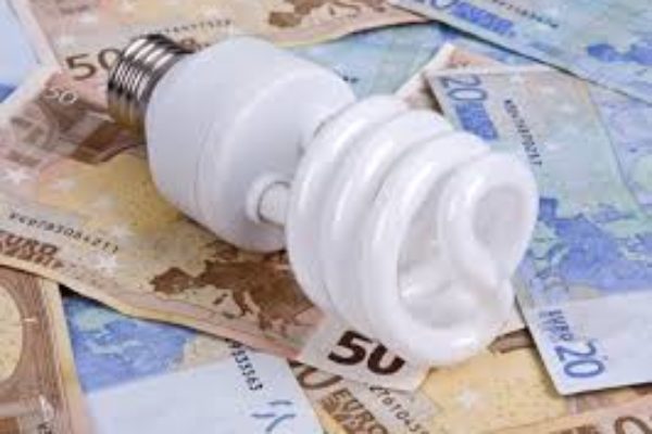 Energia: mazzata sui consumatori, intervengano anche Regioni e Comuni