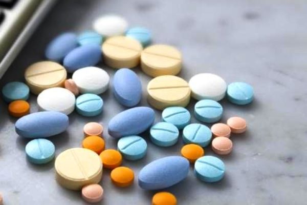 Farmaci: ennesima bufera sulla sanità. Indispensabile un intervento del Ministero della Salute per definire norme stringenti per l’ammissione di nuovi farmaci